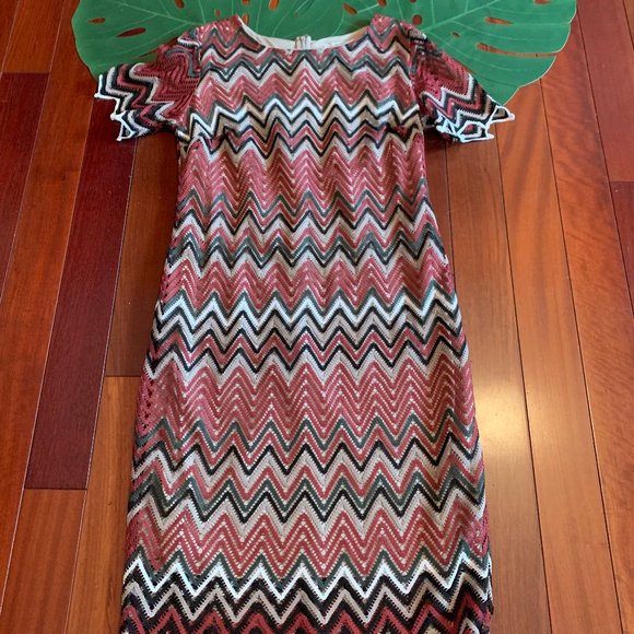 Est-1946 Zig Zag Design Dress - Picture 7 of 7